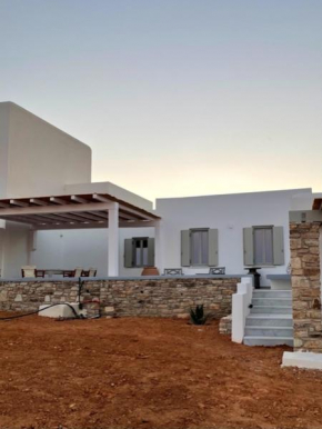 2 bedrooms house with sea view and enclosed garden at Antiparos 1 km away from the beach